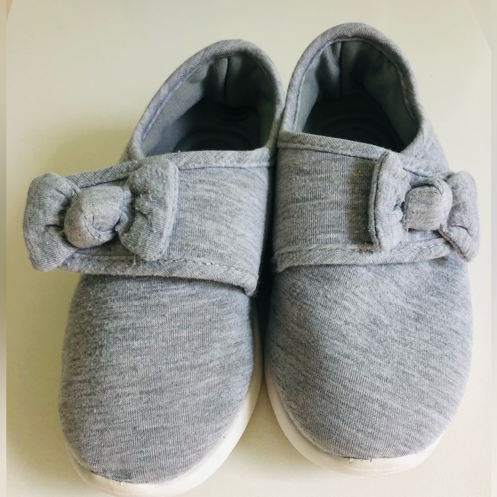 Kids Gray Bow Strap Shoes by Littlekiki. Size 10